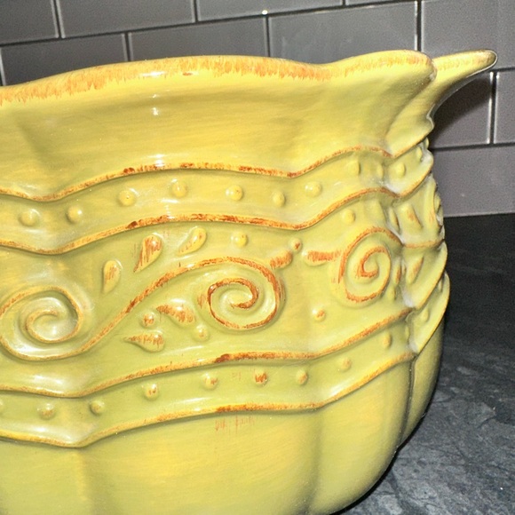 Never used 4 Qt Green Stoneware Covered Bean Pot Casserole Celebrating Home - Picture 13 of 16